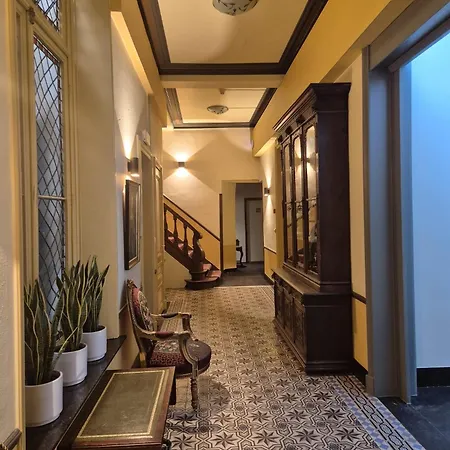 Lucca Hotel Brujas